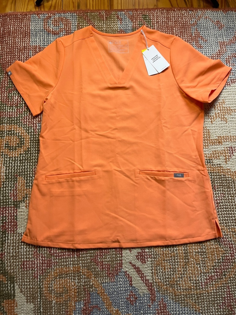 NWT FIGS Women’s Casma Three Pocket Scrub Top Size M
